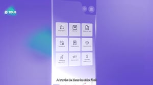 Pantalla de un smartphone mostrando la app de Zeus con un menú de módulos como asistencias, capacitaciones y comunicación. Interfaz con íconos claros sobre fondo degradado en tonos morados. Diseño de aplicación móvil.